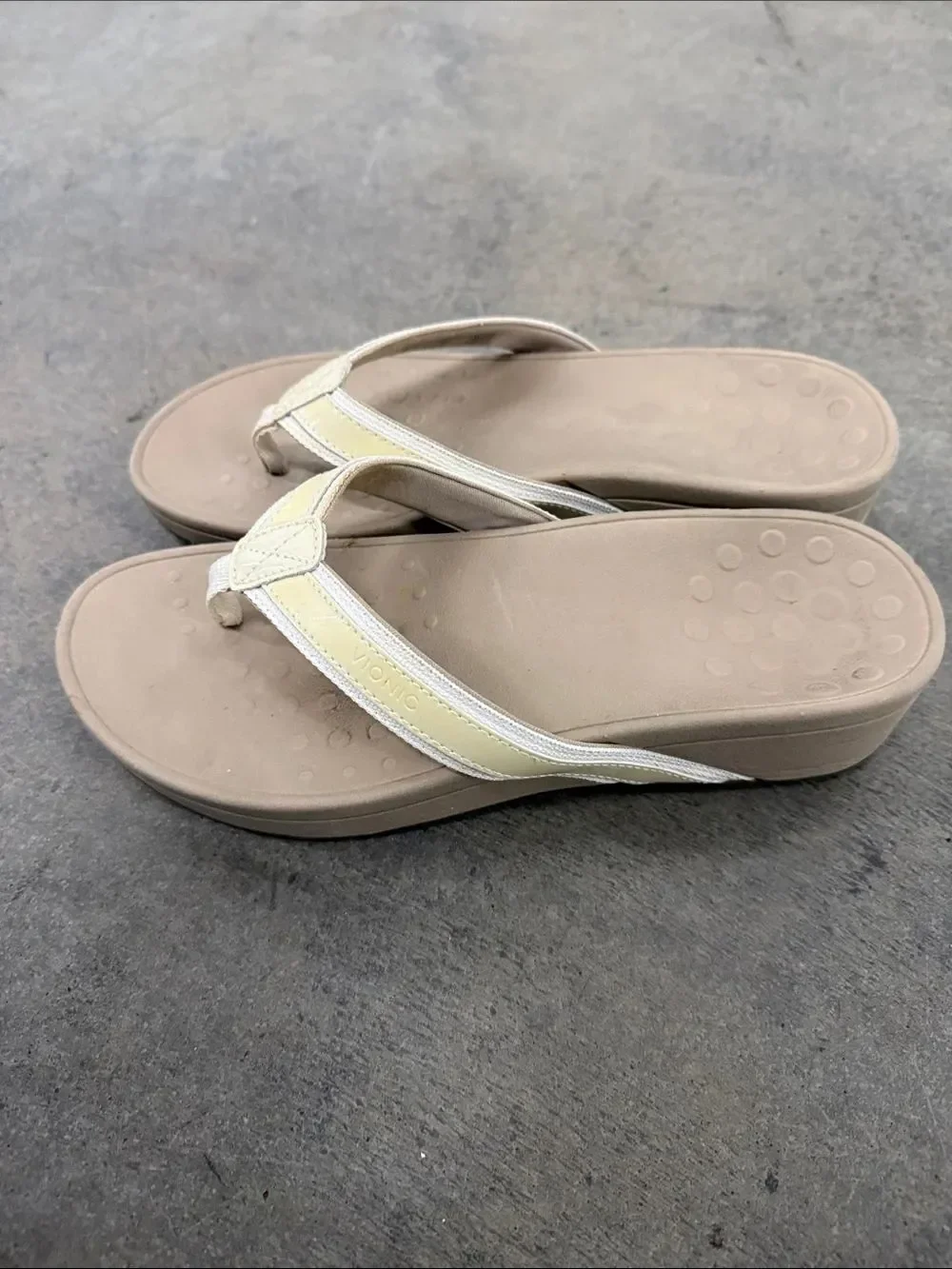 Vionic Women’s Beige and Pale Yellow Thong Sandals
